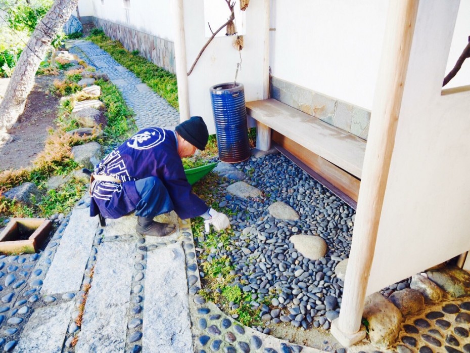 茶庭のお手入れ